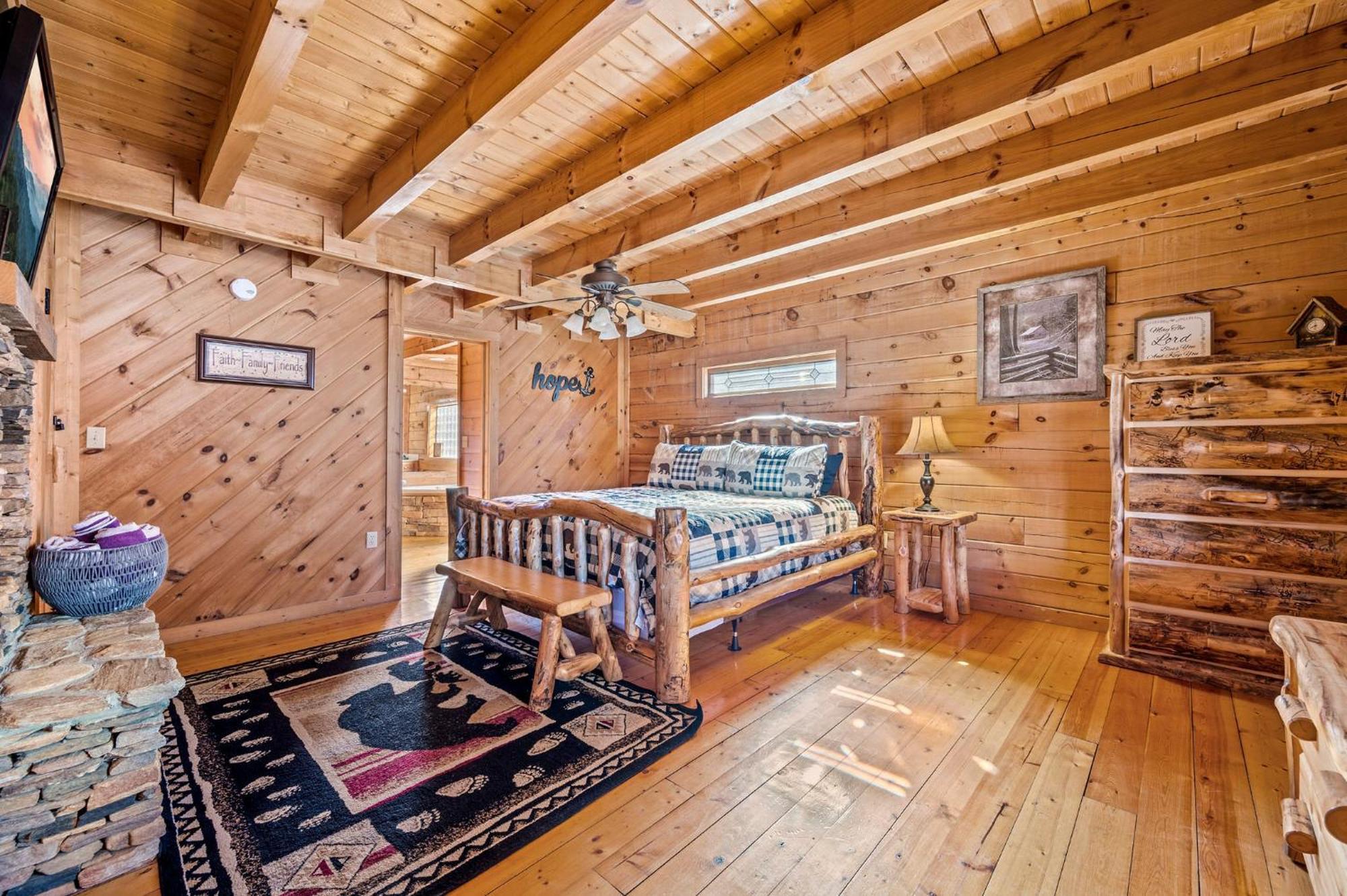 Bearfoot Pines - True Log Cabin - Wi-Fi, Hot Tub, Fishing, Deck With Views! - Mins To Pf Sevierville Luaran gambar