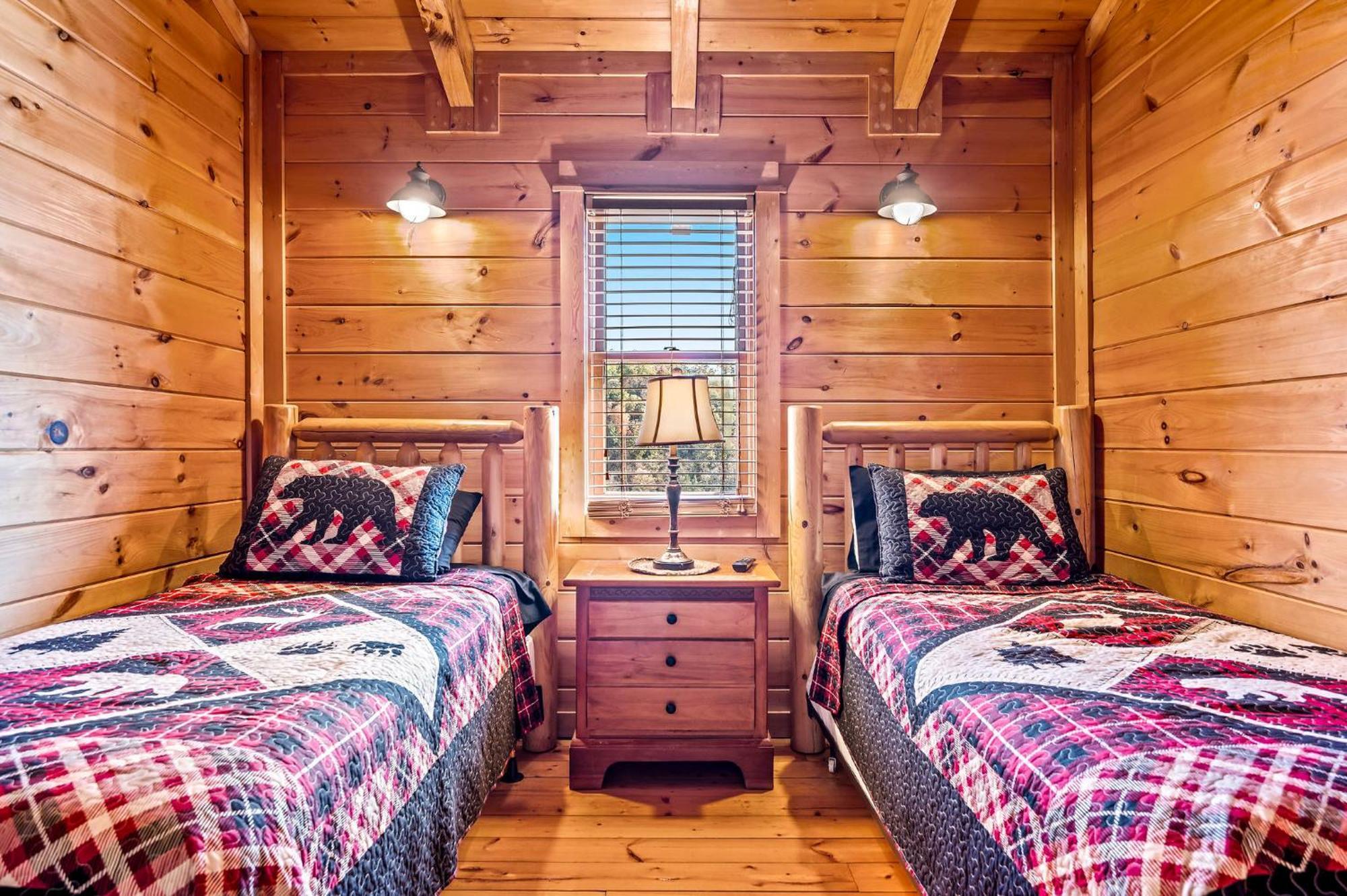 Bearfoot Pines - True Log Cabin - Wi-Fi, Hot Tub, Fishing, Deck With Views! - Mins To Pf Sevierville Luaran gambar