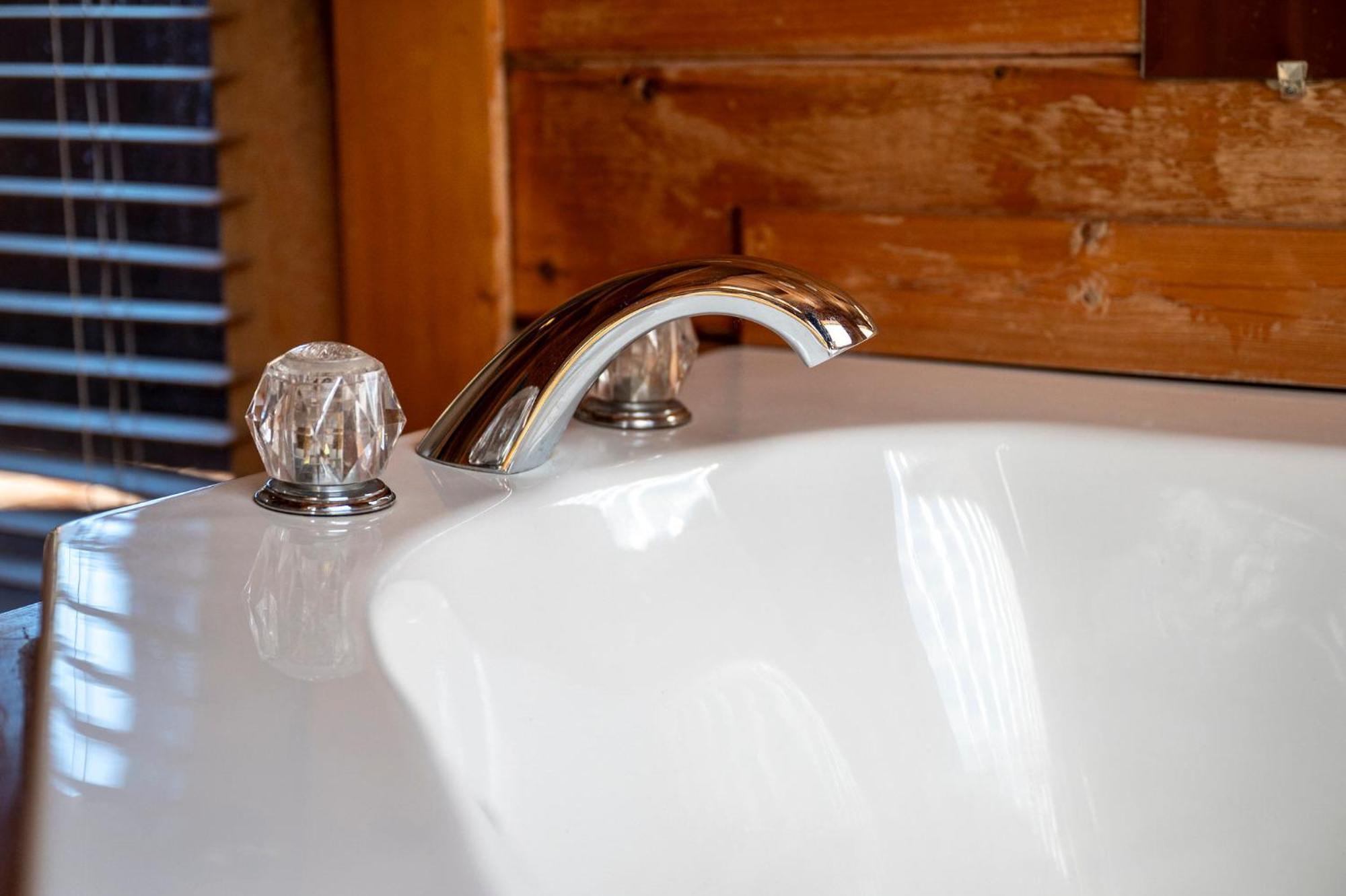 Bearfoot Pines - True Log Cabin - Wi-Fi, Hot Tub, Fishing, Deck With Views! - Mins To Pf Sevierville Luaran gambar