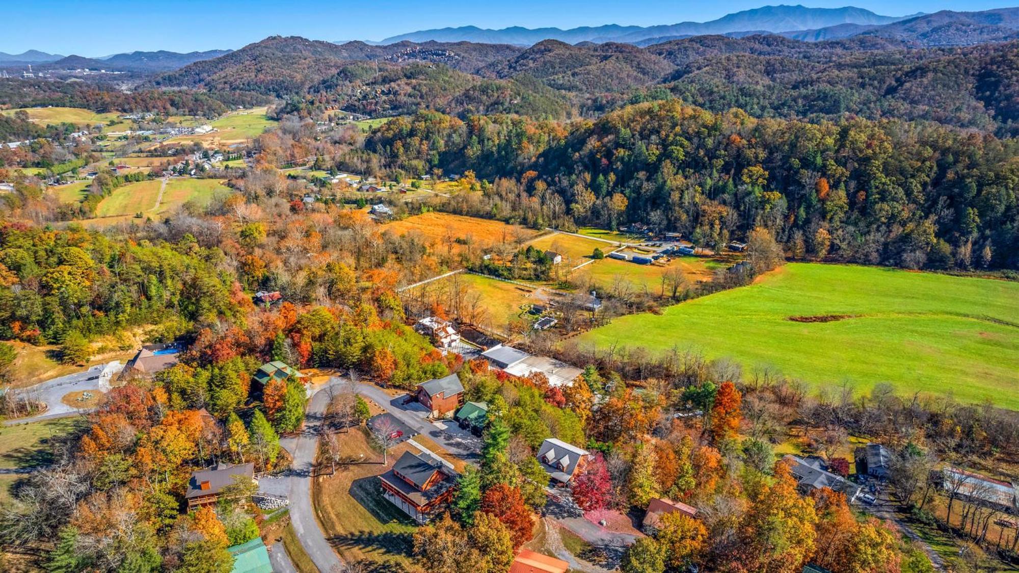 Bearfoot Pines - True Log Cabin - Wi-Fi, Hot Tub, Fishing, Deck With Views! - Mins To Pf Sevierville Luaran gambar