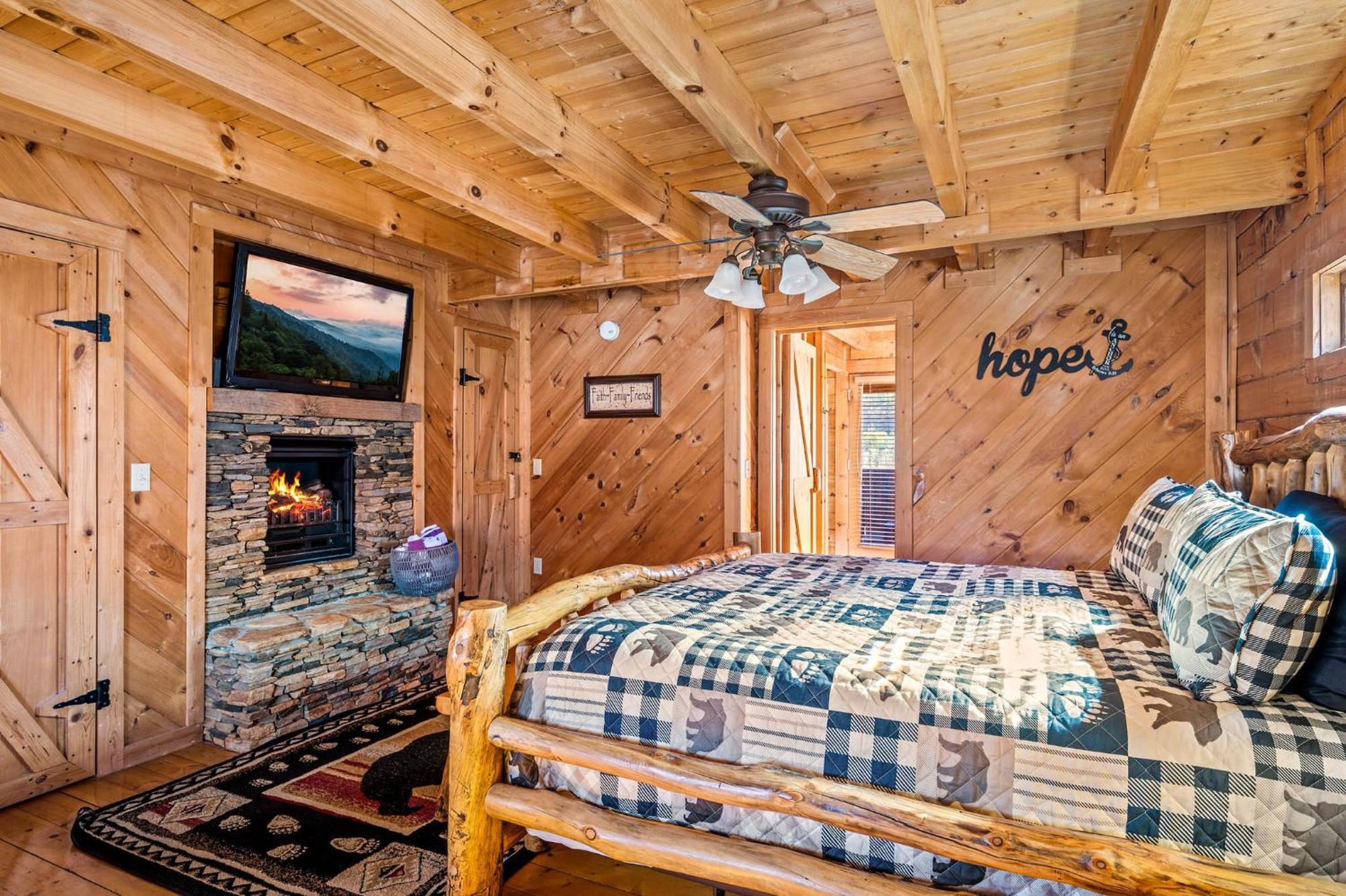 Bearfoot Pines - True Log Cabin - Wi-Fi, Hot Tub, Fishing, Deck With Views! - Mins To Pf Sevierville Luaran gambar