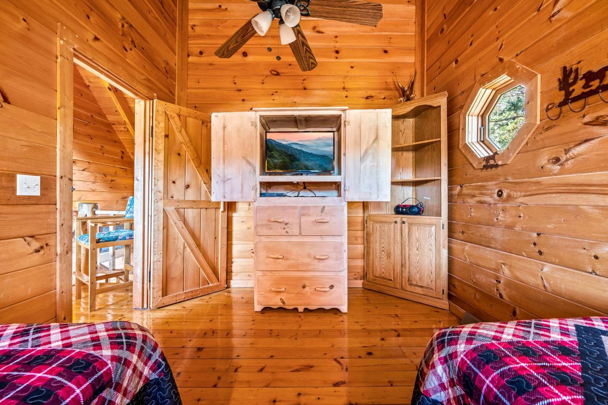 Bearfoot Pines - True Log Cabin - Wi-Fi, Hot Tub, Fishing, Deck With Views! - Mins To Pf Sevierville Luaran gambar