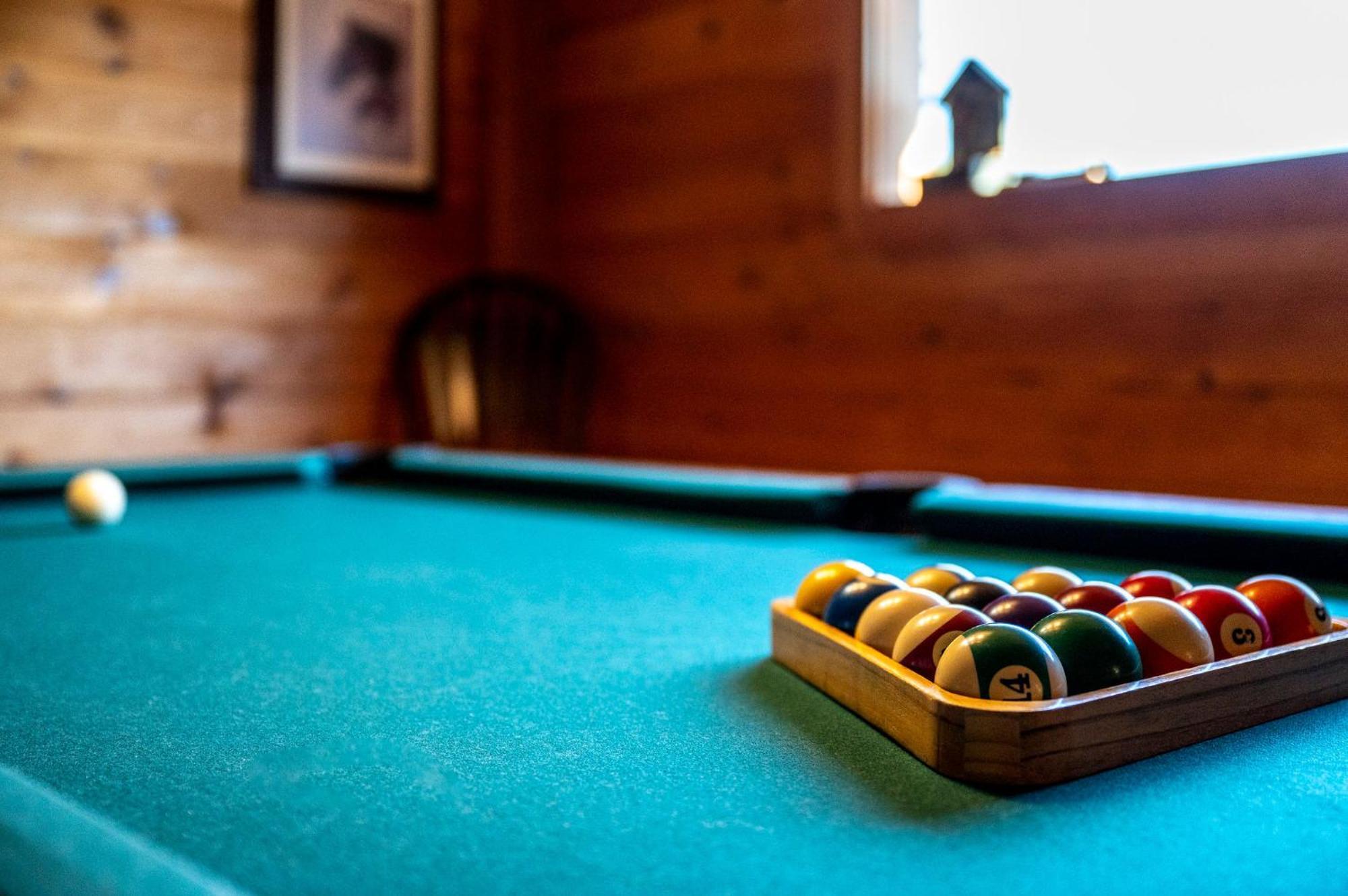 Bearfoot Pines - True Log Cabin - Wi-Fi, Hot Tub, Fishing, Deck With Views! - Mins To Pf Sevierville Luaran gambar