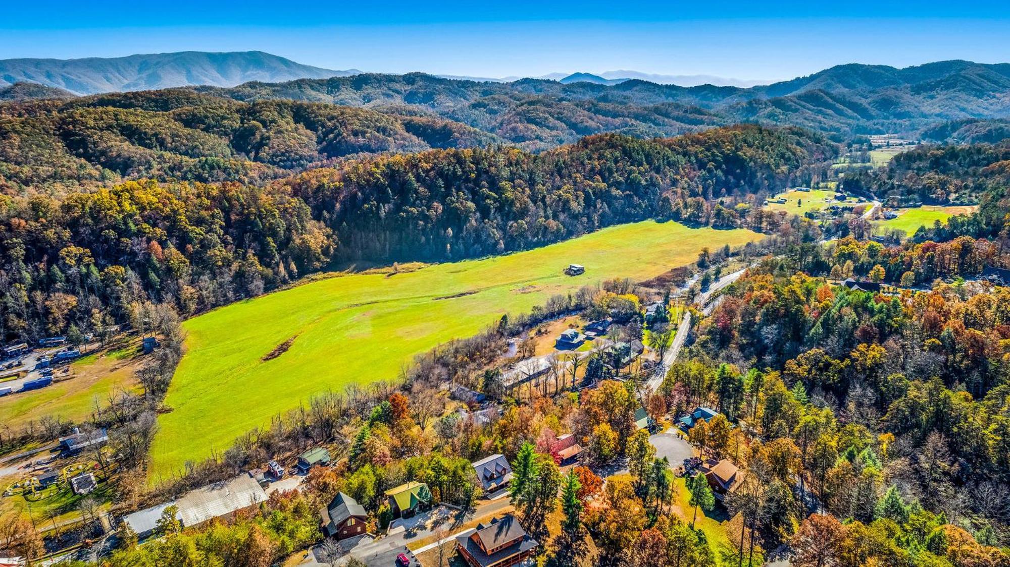 Bearfoot Pines - True Log Cabin - Wi-Fi, Hot Tub, Fishing, Deck With Views! - Mins To Pf Sevierville Luaran gambar